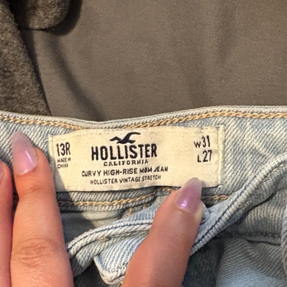 Hollister Women's Light Blue High Rise Jeans - Picture 2 of 3